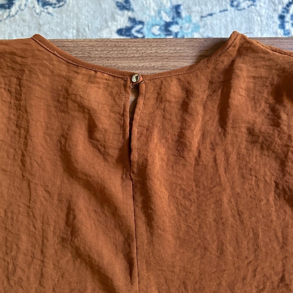 Chestnut 3/4 length sleeve blouse, cognac/rust color, lightweight, back keyhole - Picture 5 of 9